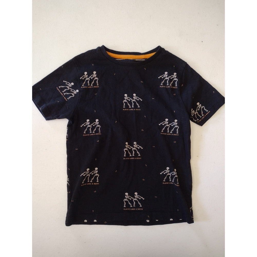 Boys skeleton floss Halloween shirt‎ size 5/6